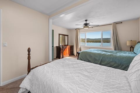 Bed, Bedroom, Lake view