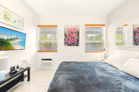 Bed, TV and multimedia, Bedroom, air conditioner