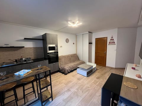 Kitchen or kitchenette, Living room