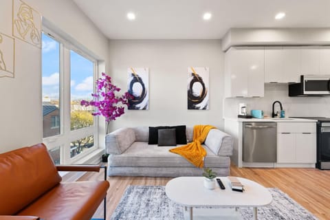 Kitchen or kitchenette, Living room, Seating area, dishwasher, minibar, oven, stove, washing machine, dryer