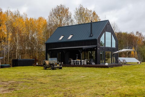 Property building, Spring, Day, Natural landscape, Garden, Garden view