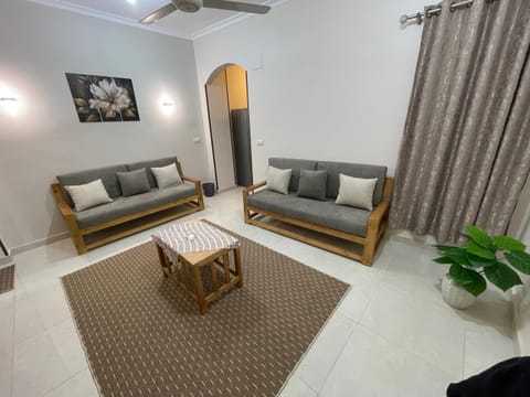 Living room, Photo of the whole room, Seating area