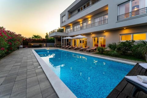 Property building, Facade/entrance, Off site