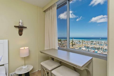 Amazing Ocean Marina View Condo Near Waikiki Beach Apartment in Honolulu