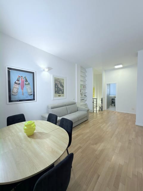 Bed, TV and multimedia, Kitchen or kitchenette, Seating area, Dining area
