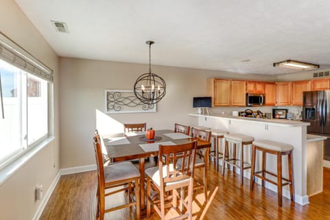 6 Mi to Memorial Stadium Family Escape in Lincoln House in Lincoln