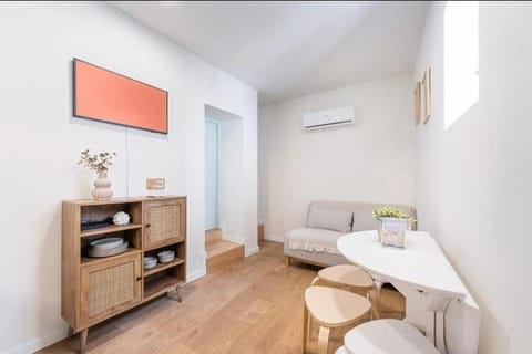 TV and multimedia, Living room, Dining area