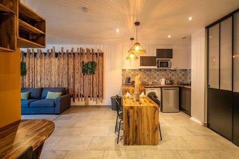 Seating area, Dining area, pet friendly, stove