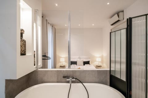 Bathroom, Bath