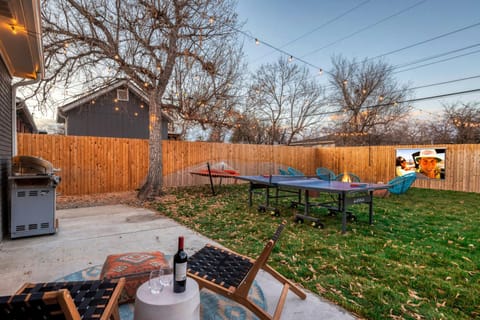 Patio, Day, BBQ facilities, Garden, Table tennis, TV and multimedia, Garden view