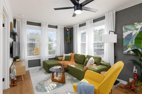Communal lounge/ TV room, TV and multimedia, Living room, Seating area