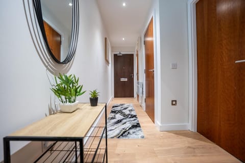 Leeds - City Stay on the River - Sleeps 10 - Central Apartment in Leeds