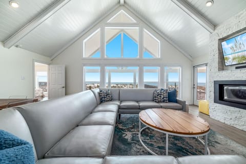 Communal lounge/ TV room, TV and multimedia, Living room, Seating area