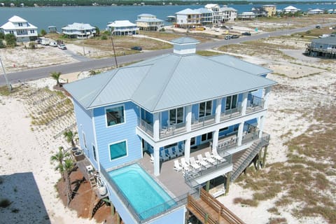 Property building, Day, Bird's eye view, Balcony/Terrace, Pool view