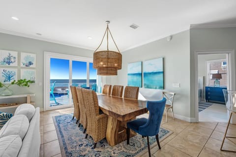 Dining area, Swimming pool