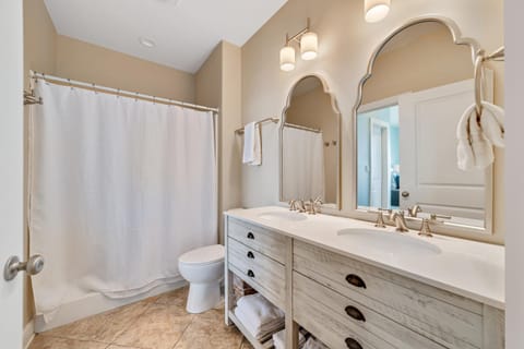 Shower, Toilet, Bathroom, Bath