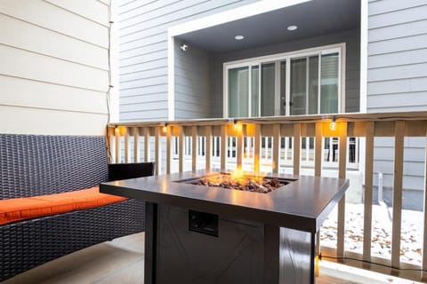 Sleeps 8, Fire pit, Near DIA & Downtown Denver House in Commerce City