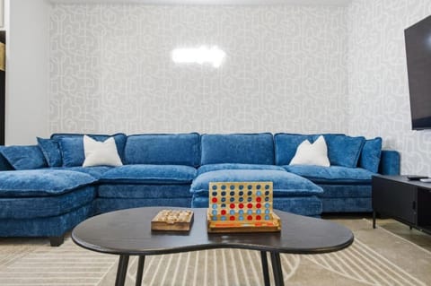 Sleeps 8, Fire pit, Near DIA & Downtown Denver House in Commerce City