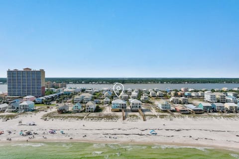 Property building, Day, Natural landscape, Bird's eye view, Beach, Sea view, Location