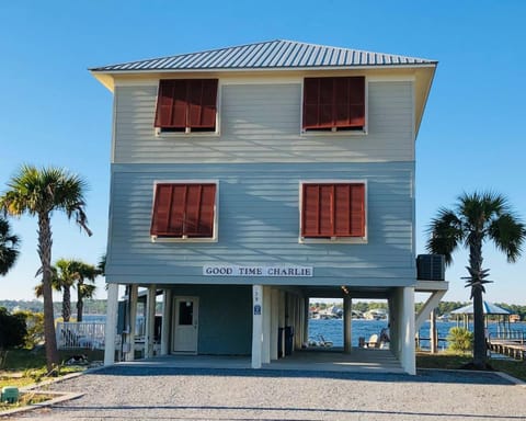 Property building, Day