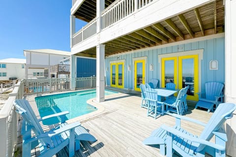 Property building, Patio, Day, View (from property/room), Balcony/Terrace, Pool view, Swimming pool, sunbed