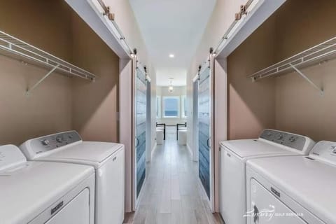 Seating area, washing machine, dryer