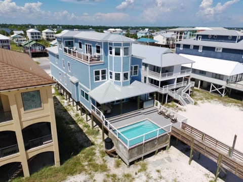 Property building, Day, Bird's eye view, Pool view, Swimming pool, sunbed