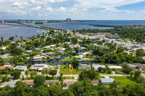 Large 3 br bungalow minutes to downtown Ft Myers House in North Fort Myers