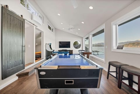 Hood Canal Waterfront - Dock Hot Tub BBQ Games House in Union