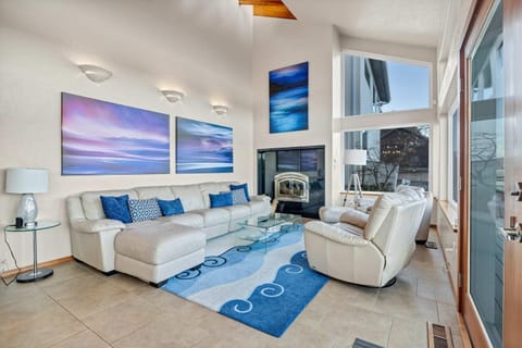 Hood Canal Waterfront - Dock Hot Tub BBQ Games House in Union