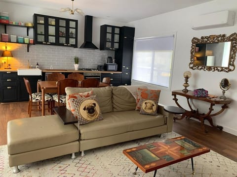 Kitchen or kitchenette, Living room
