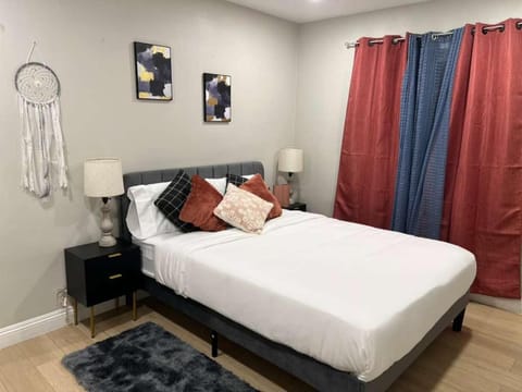 Gillespie 1059 B 3Bed 2bath by SD Stay House in Spring Valley