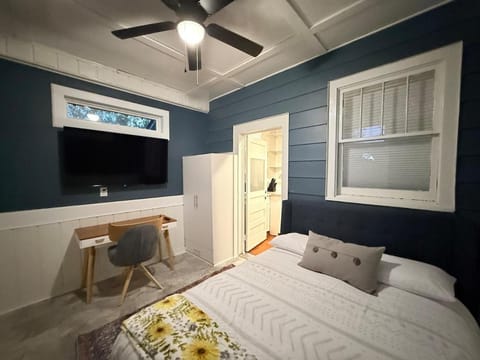 Cottontown Bungalow - Fast WiFi - Walk Downtown House in Columbia