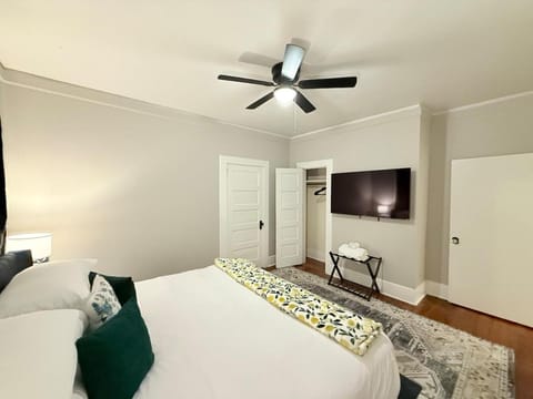 Cottontown Bungalow - Fast WiFi - Walk Downtown House in Columbia