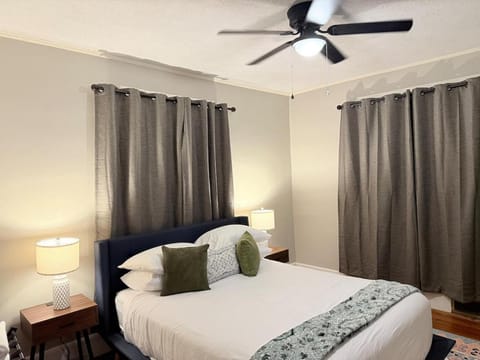 Cottontown Bungalow - Fast WiFi - Walk Downtown House in Columbia