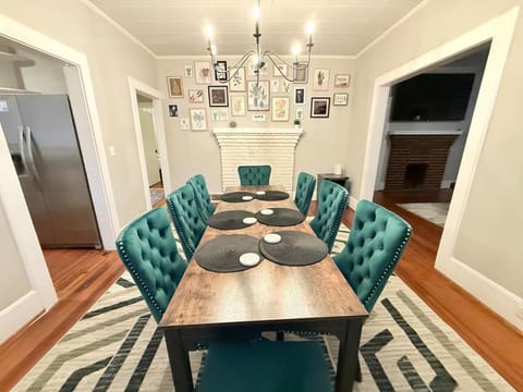 Cottontown Bungalow - Fast WiFi - Walk Downtown House in Columbia