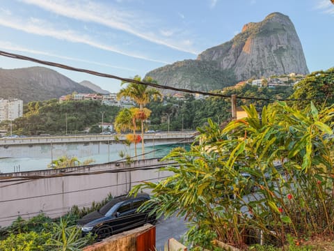 Nearby landmark, Facade/entrance, Natural landscape, Lake view, Landmark view, Mountain view, River view, Sea view, Street view, Sunset, Quiet street view, Parking