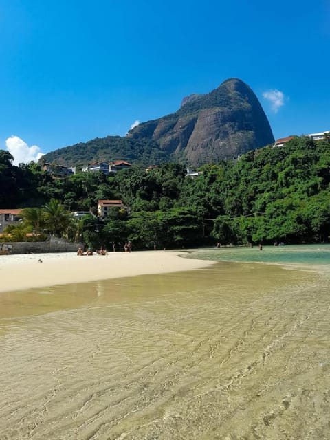 Nearby landmark, Restaurant/places to eat, Fishing, Beach, Beach, Canoeing, Hiking, Mountain view, Sea view, Sports