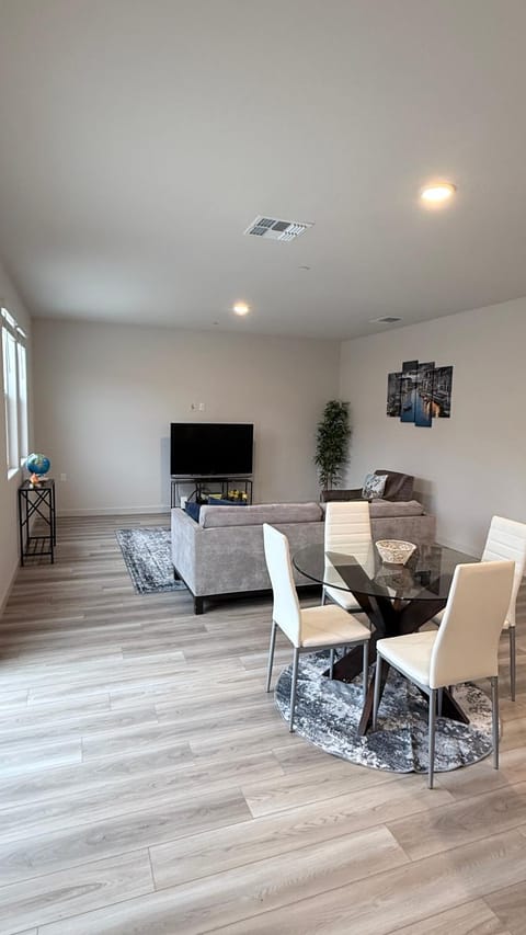 New Holiday Retreat in Merced House in Merced