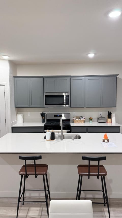 New Holiday Retreat in Merced House in Merced