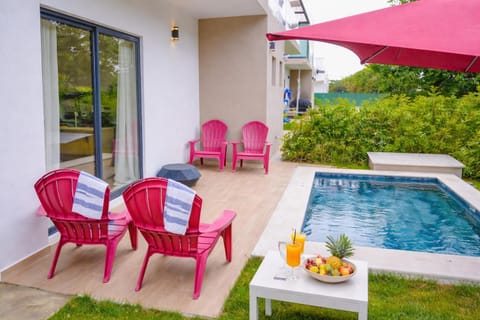 Property building, Spring, Day, Natural landscape, Food and drinks, Food, Garden view, Pool view, Swimming pool, Drinks