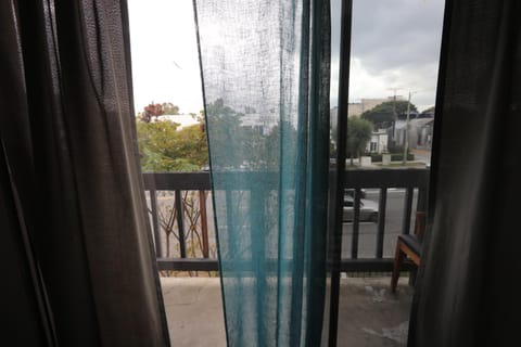 Private Apt with Queen bed in great neighborhood Apartment in Beverly Hills