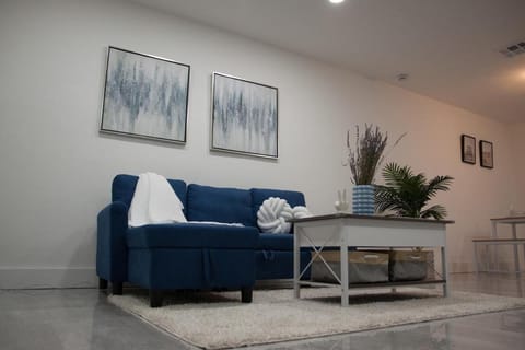 20 OFF BLUE WAVE 10min Beach and Airport Apartment in Fort Lauderdale