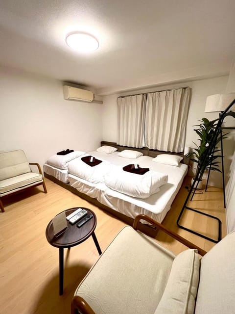 Bed, Living room, Photo of the whole room, Bedroom, air conditioner