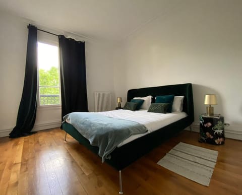 Photo of the whole room, Bedroom