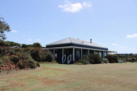Property building, Day, Natural landscape, Garden, Beach, Garden view