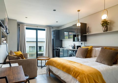 Bed, Photo of the whole room, Seating area, Bedroom