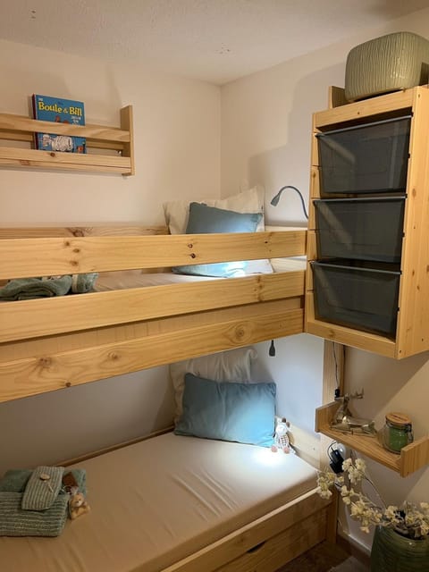 Photo of the whole room, Bedroom, bunk bed