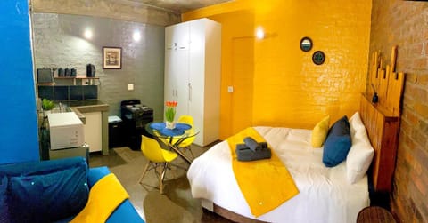 Bed, Kitchen or kitchenette, Photo of the whole room