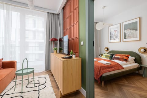 Bed, TV and multimedia, Living room, Photo of the whole room, Seating area, Bedroom